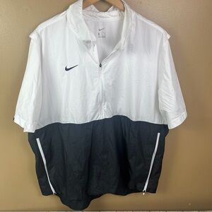 Nike Men's XXL White and Black Short-Sleeve Windbreaker Shirt